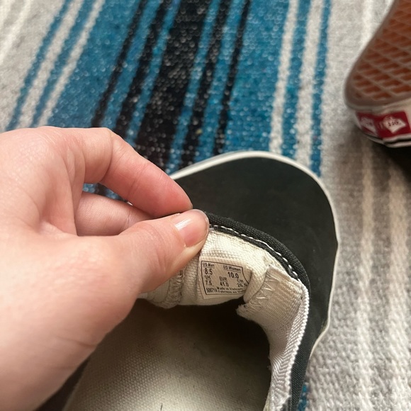 Black slip on vans men’s 8.5 womens 10 - Picture 4 of 4